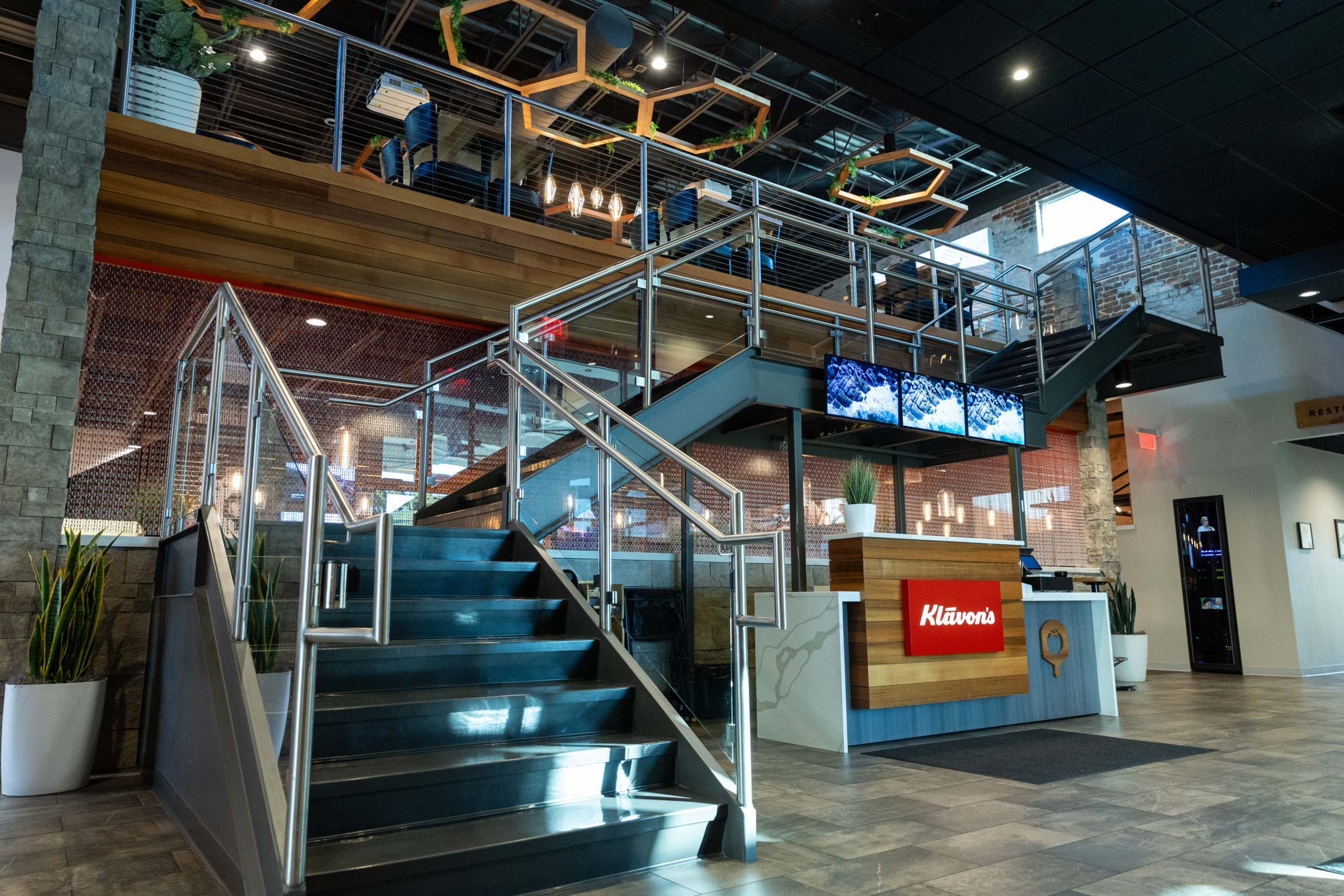 Klavons in Lansing Dine in Resturant